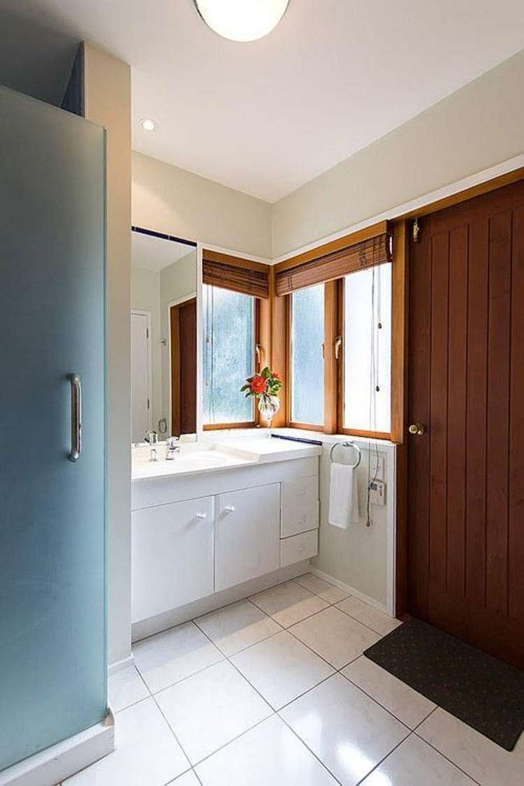 1a Renown Avenue 1677_13