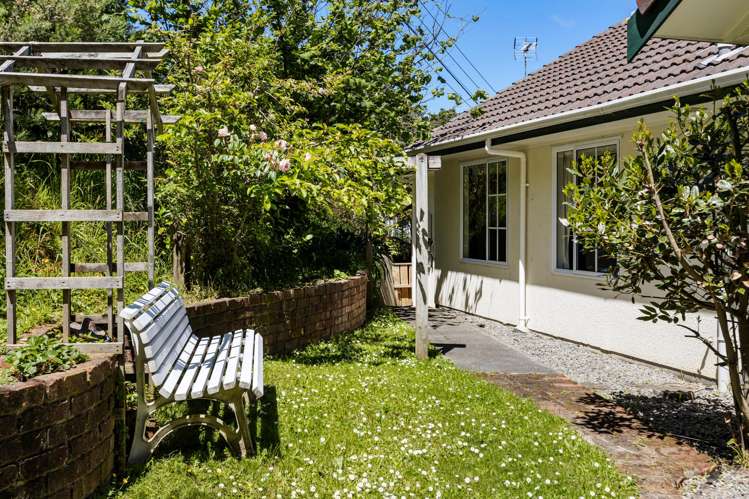 6 Erskine Close Island Bay_14