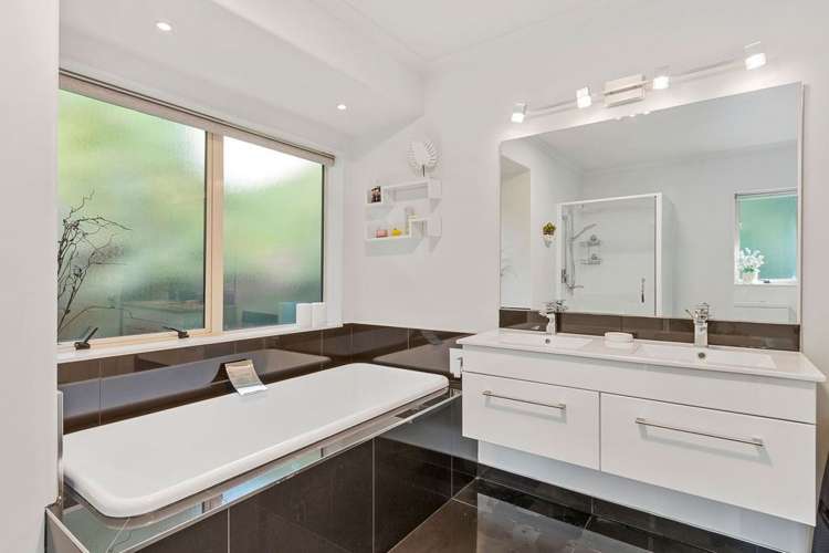 65 Travis Country Drive Burwood_13