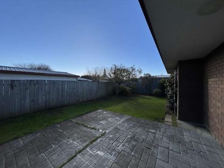  26 Exeter Crescent Springvale_17