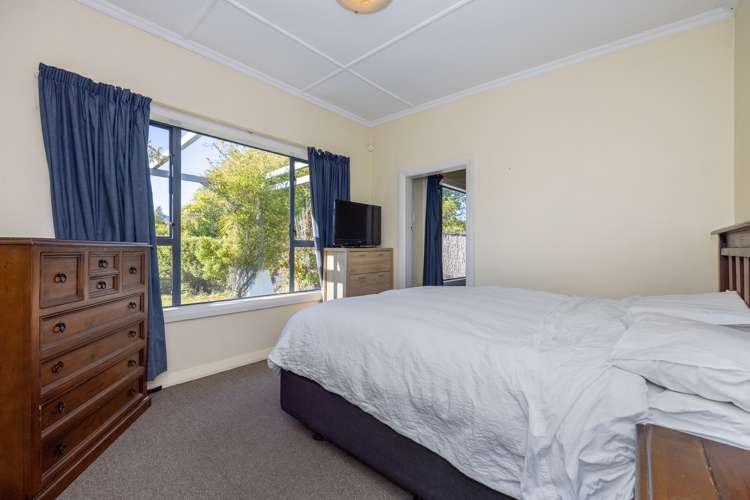32 Flora Dora Parade Lake Hawea_10
