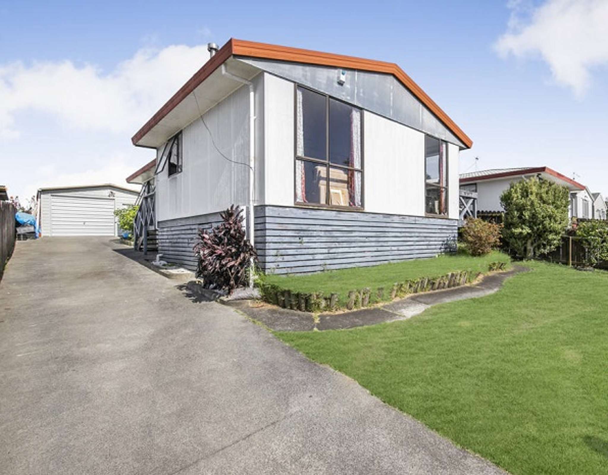 South Auckland do-up goes to auction with $1 reserve