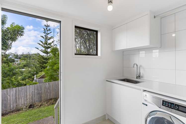 2/6 Charmaine Road Torbay_6