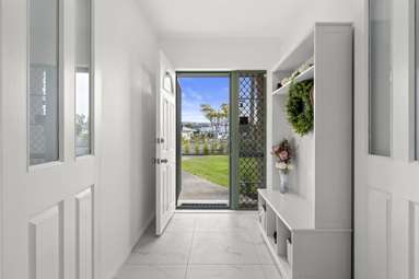 22 Lakeside Drive_4