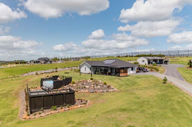 BIG RURAL VIEWS - BIG SHED - NEAR NEW