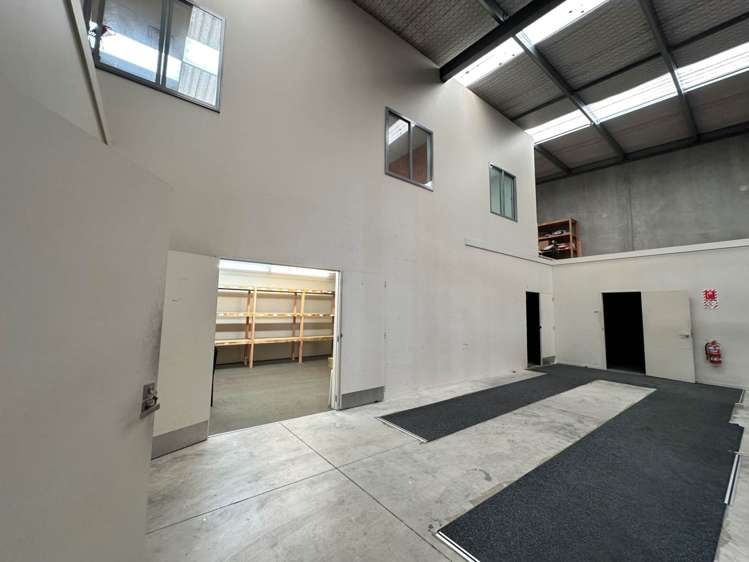 Unit 4/11 Orbit Drive Rosedale_7