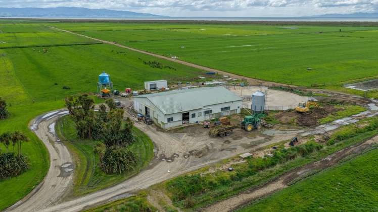 156 Front Miranda Road Waitakaruru_16