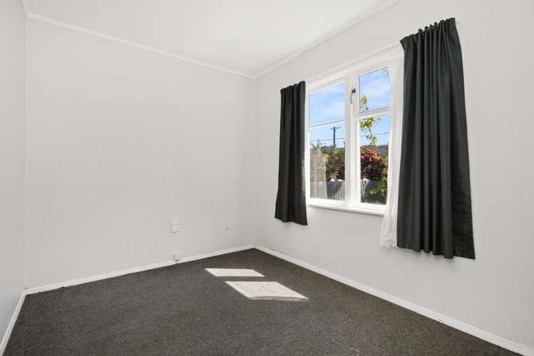 5 Bythell Street Wainuiomata_11