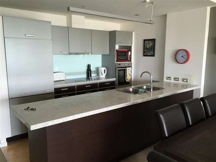 C406/14 West Quay 10777_6