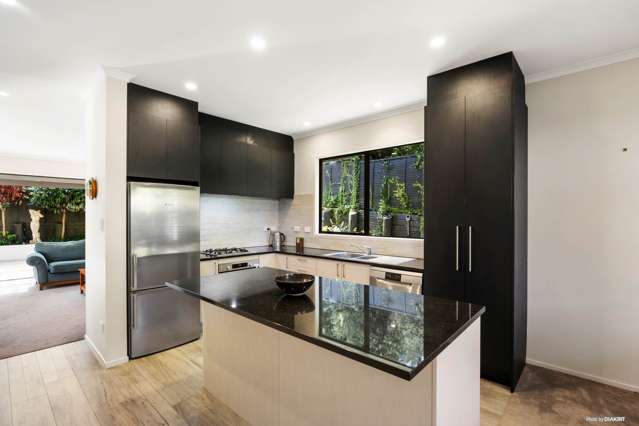 42 Greenbough Lane Greenhithe_4