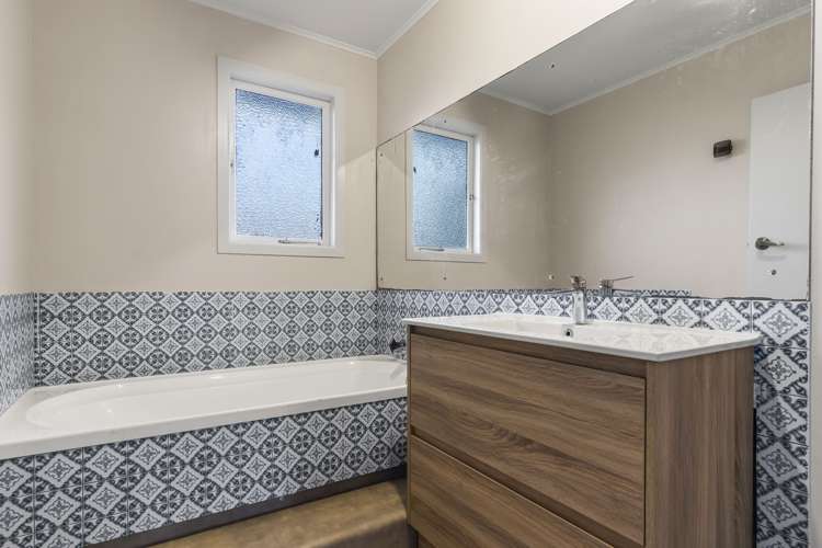 11 Montmere Avenue Te Atatu Peninsula_17