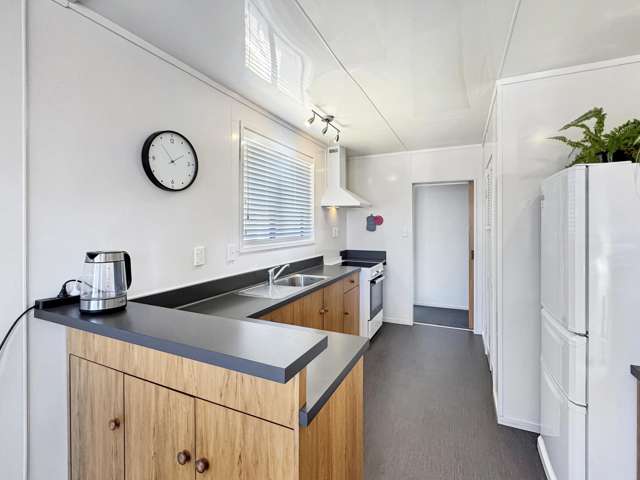 2/74a Ocean Road Ohope_3