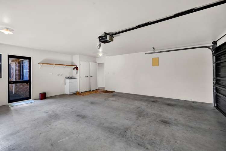 1/2 Waiwera Place Merrilands_28