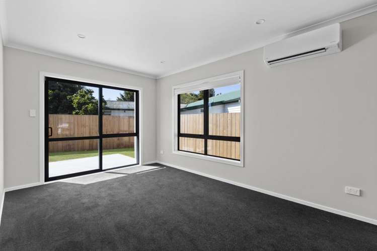 2/1 Garthwood Road Hillcrest_6