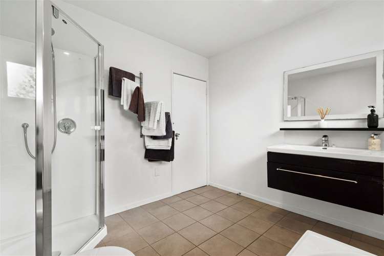 9 Garmons Way Castor Bay_16