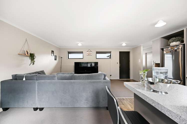 2/102 Old Farm Road Hamilton East_3