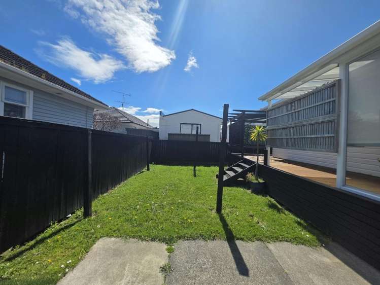 2/136 Moore Street Howick_11