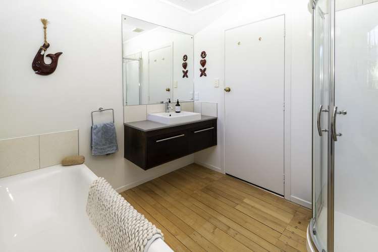 17 Beach Road Mellons Bay_19