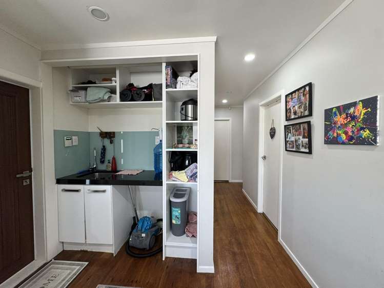 1 287 Richardson Road 1733_4