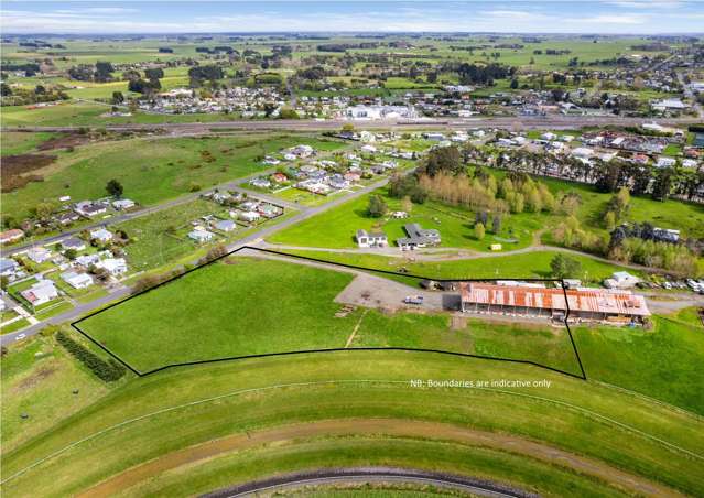 Grandstand and 1.75ha