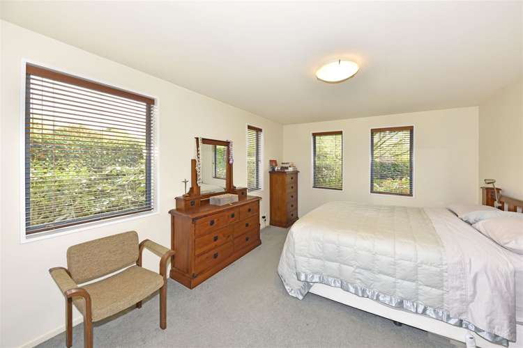 27 Acorn Close Waltham_18