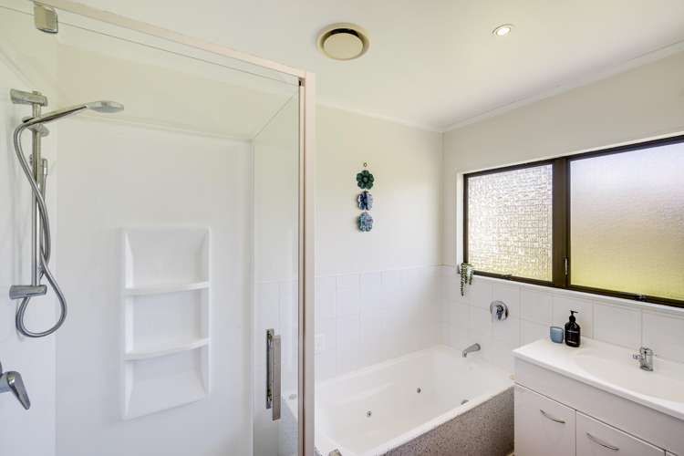 32 Roskilda Crescent Taradale_9