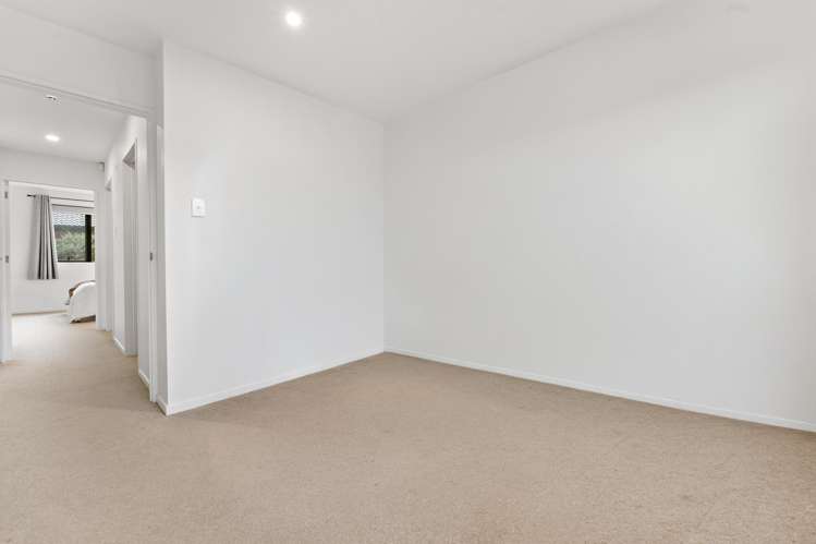 16/18 Hewlett Road Massey_16