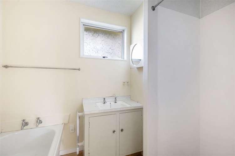 47 Oakley Crescent Hornby_12