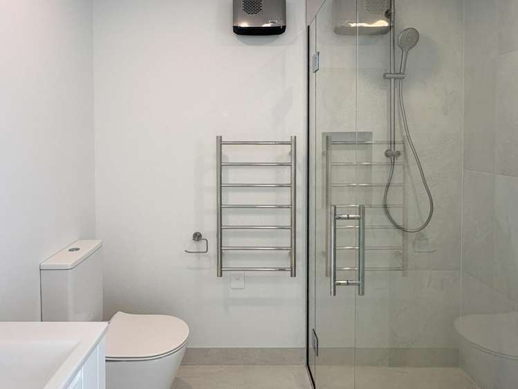 2/14 Nayland Street Sumner_7