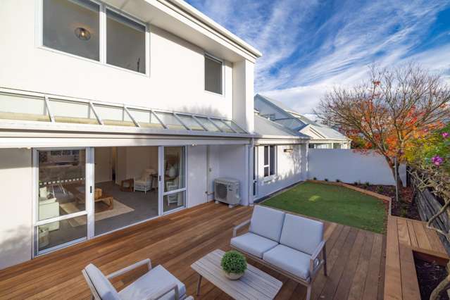 Stylish Townhouse on Springfield