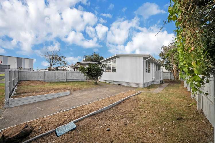 2/2 Dagenham Street Manurewa_13