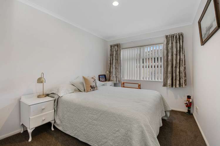 18 Chesterfield Way Orewa_12