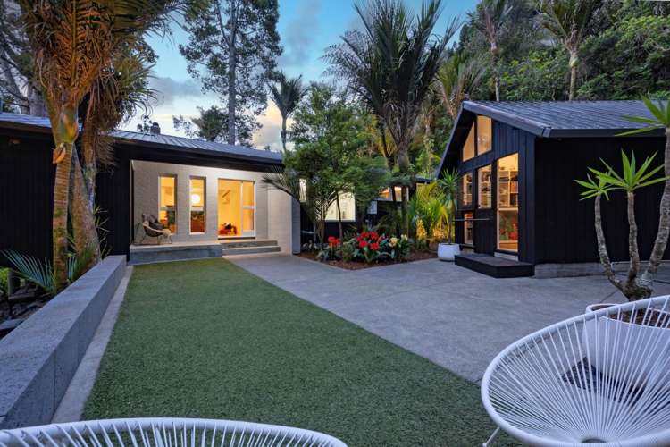 15 Valley View Road Titirangi_21