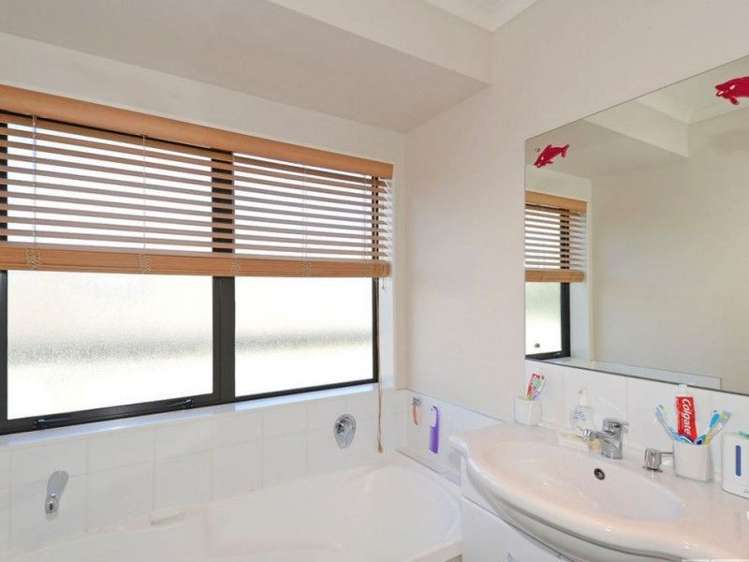 52 Percy Kinsman Crescent Riverstone Terraces_10