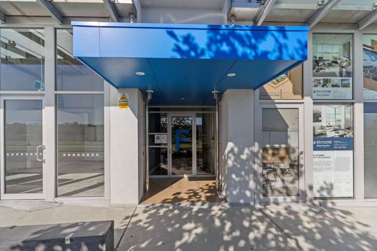 102/27 Don Mckinnon Drive Albany_8