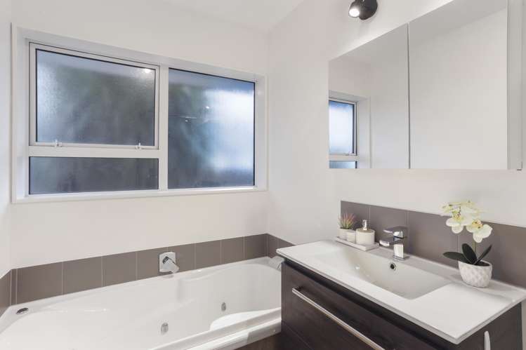 22 Skerten Avenue Hornby_12