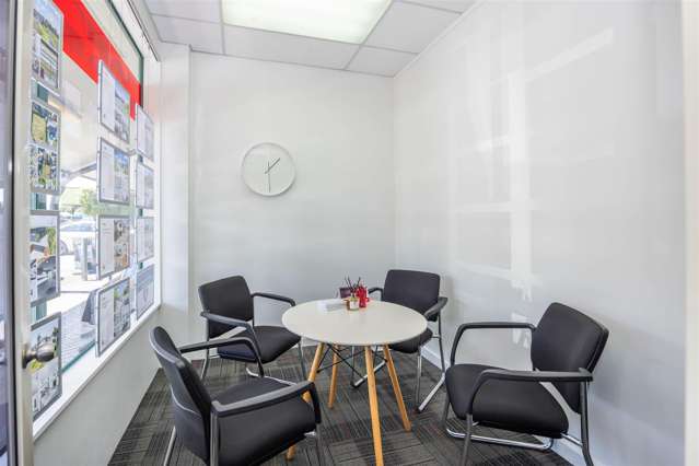 Unit 6 at 35 Whatawhata Road Dinsdale_3