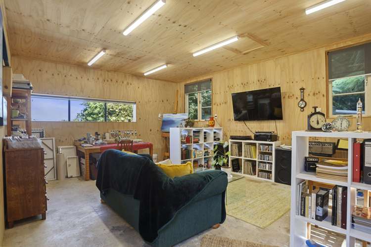 2 Lucy Road Waiomu_13