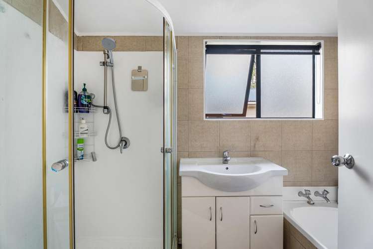 2/67 Langana Avenue Browns Bay_11