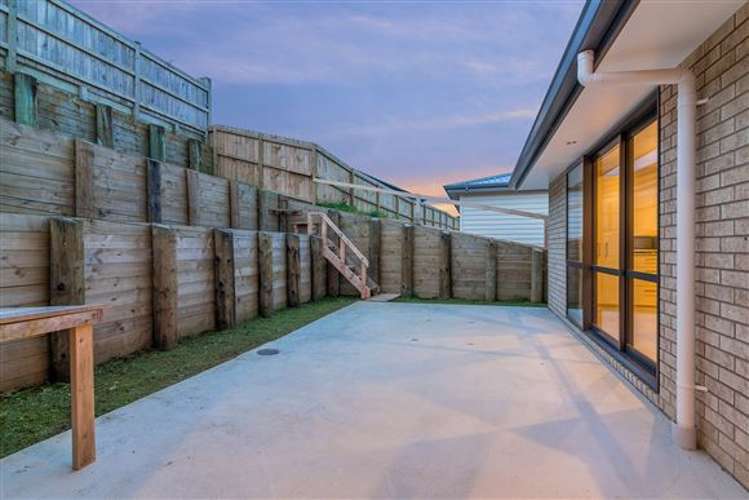 8 Regis Park Drive Pukekohe_16