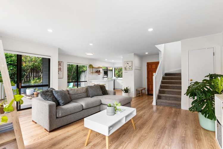 13a Pinewood Grove Botany Downs_6