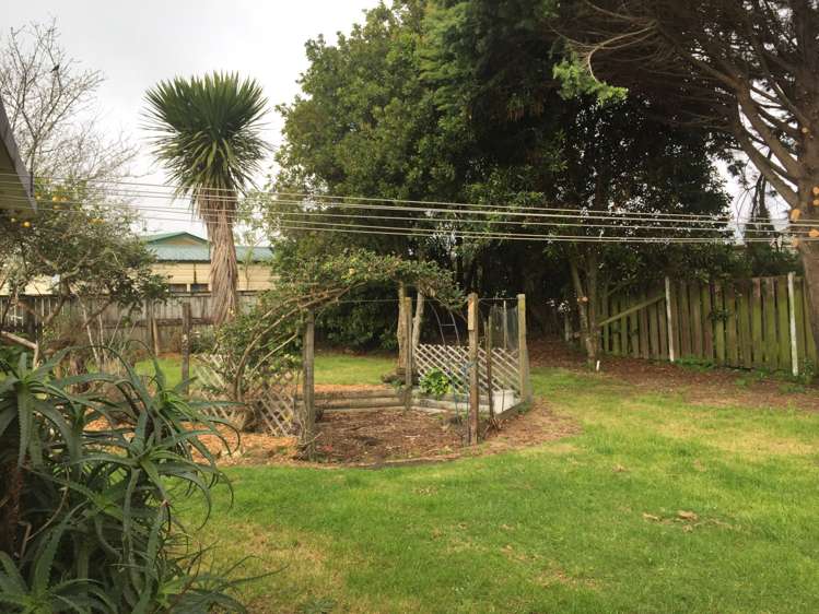 83 Gloria Avenue Te Atatu Peninsula_11