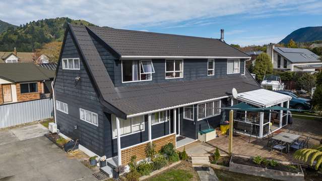 Discover Your Perfect Family Haven in Waikawa