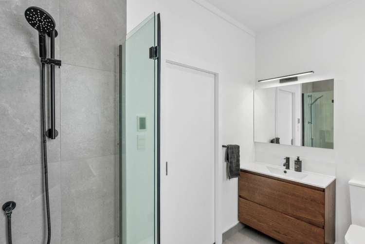 5A Lake Road Northcote_17