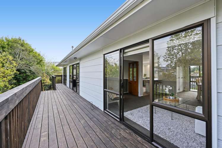8B Wharepaina Crescent_1