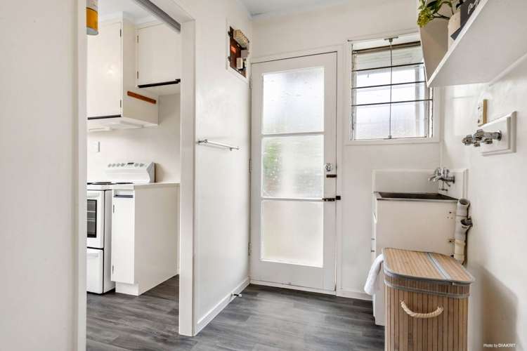 2/50 Luton Avenue Sunnyhills_6