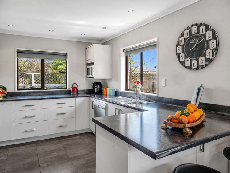 4 Charisma Court Kelvin Grove_11