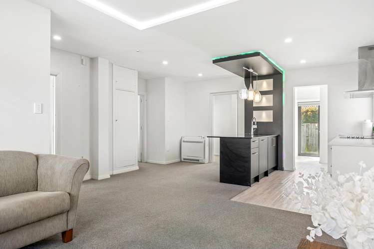 86 Racecourse Road_3