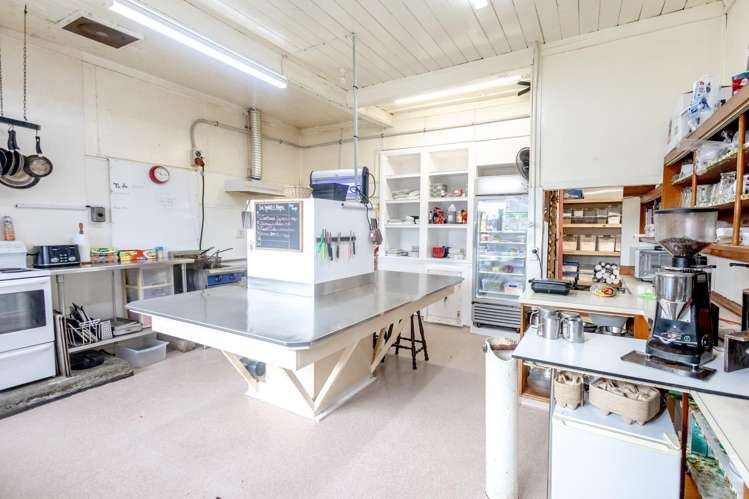 33 Main Road Harihari_9