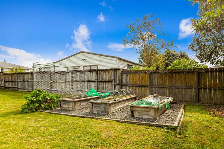 46 Woodford Avenue Henderson_24